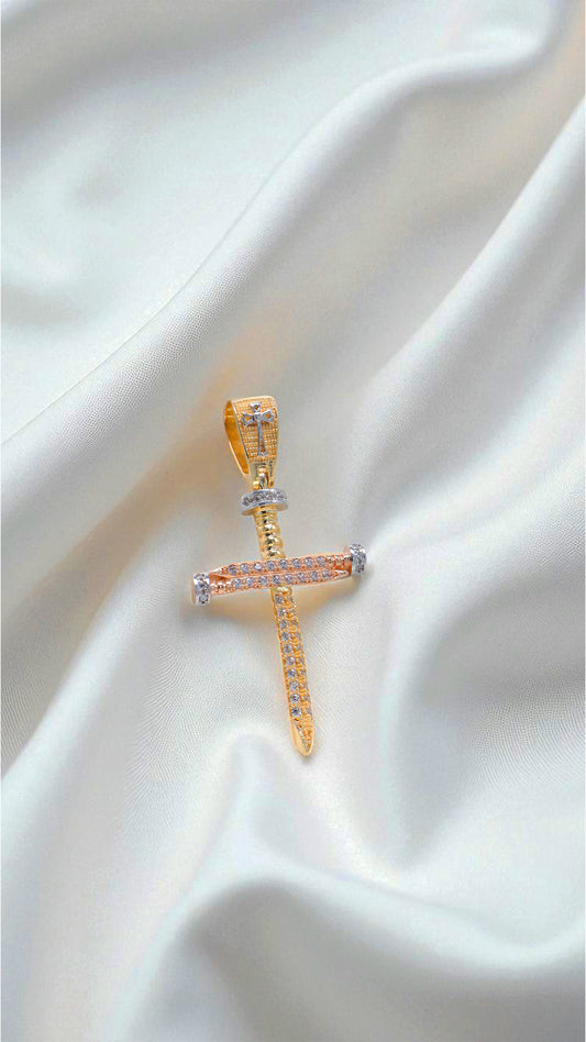 DIJE CRUZ CLAVO / 5,7 GR